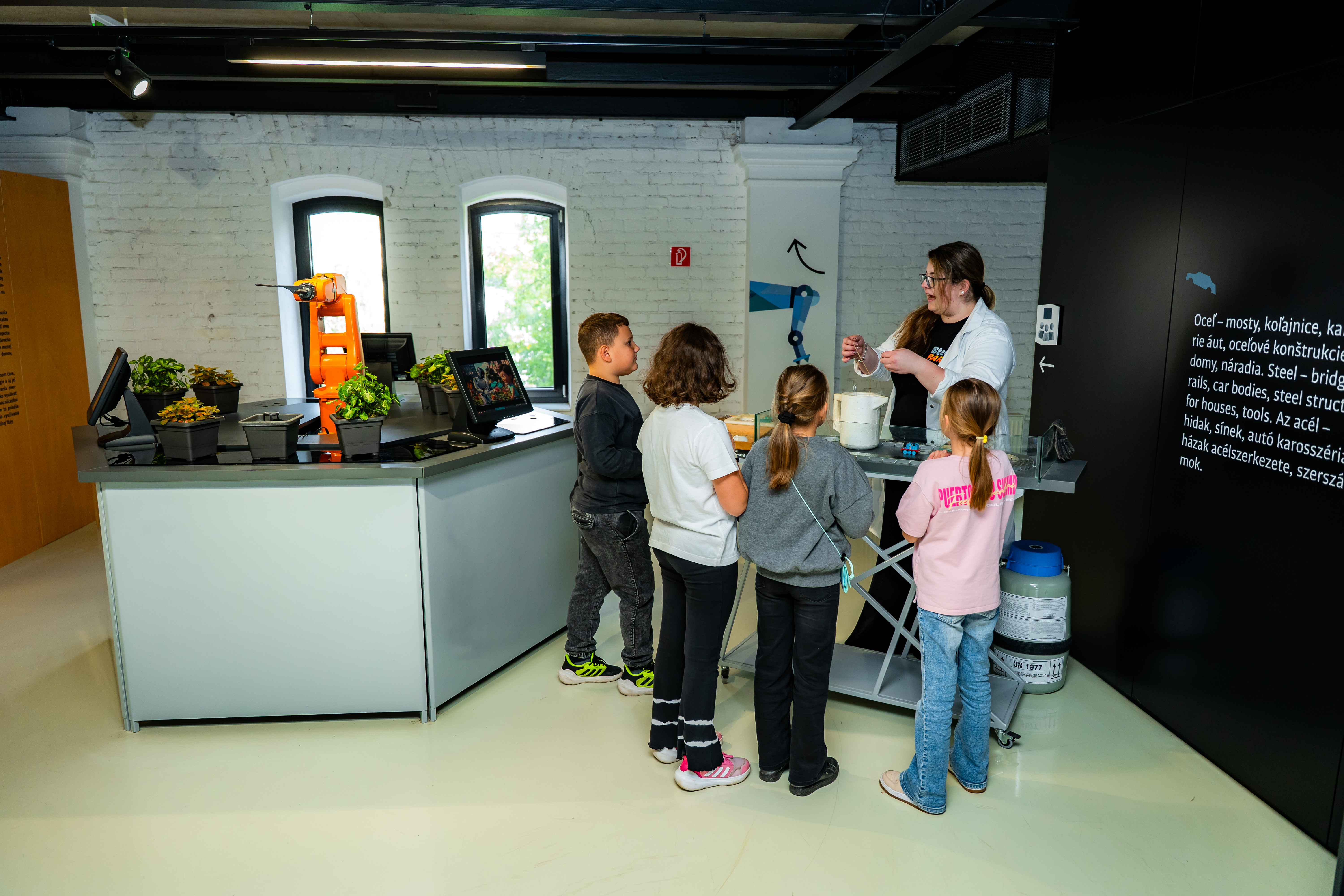 Otvorenie obnovy expozicie v Steelparku -45